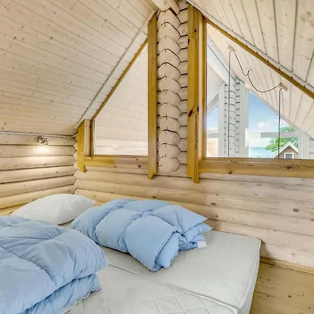 2 Bedroom Beautiful In Σπίτι διακοπών *