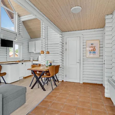 2 Bedroom Beautiful In Nyaraló Tranekær